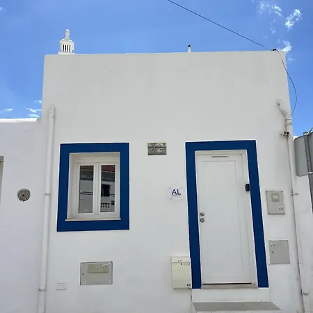 Tiny Townhouse By Junto Ao Mar تافيرا