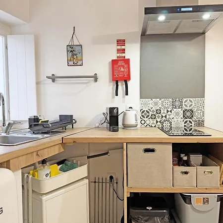 Tiny Townhouse By Junto Ao Mar