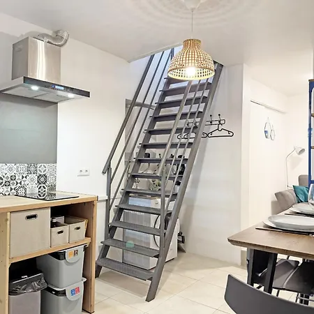 Tiny Townhouse By Junto Ao Mar