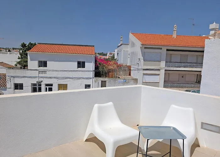 Tiny Townhouse By Junto Ao Mar تافيرا