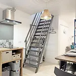 Tiny Townhouse By Junto Ao Mar
