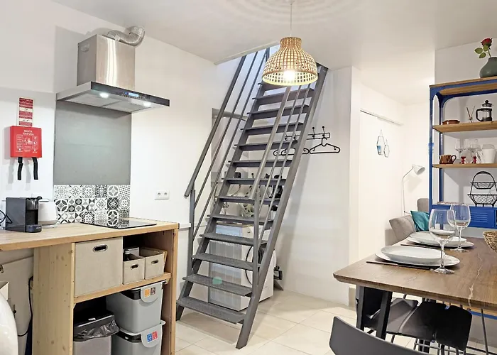 Tiny Townhouse By Junto Ao Mar